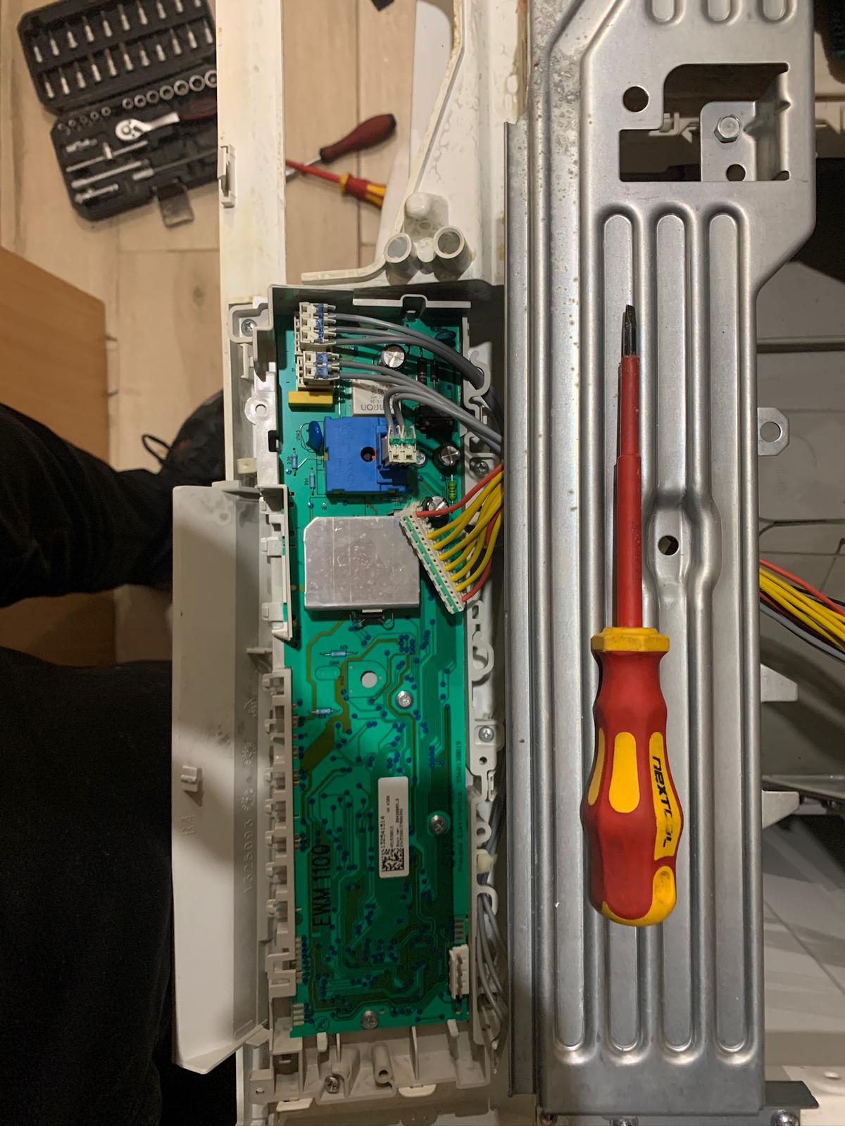 Ел техник Варна – намери специалист бързо