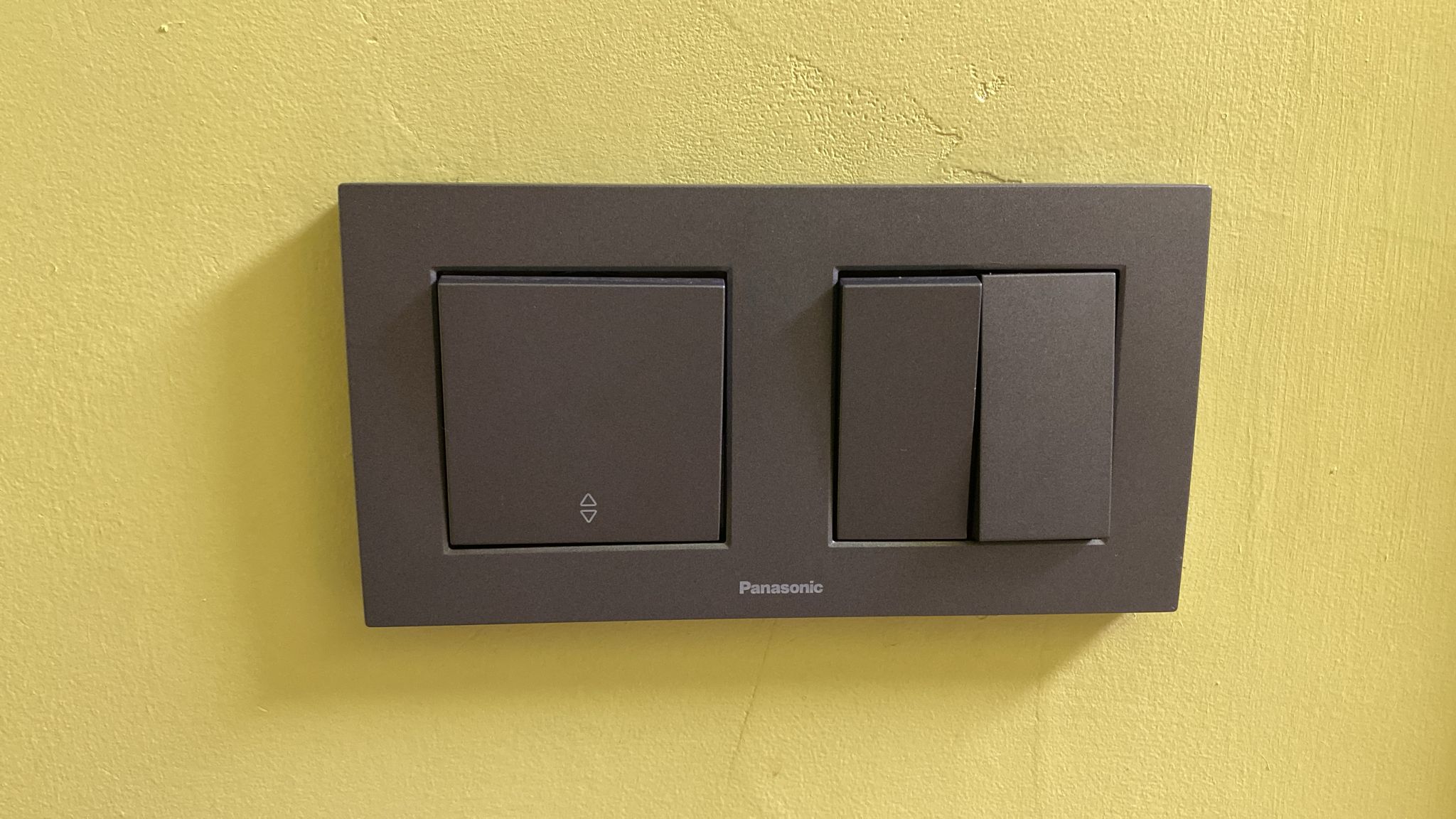 Смяна на ключове и контакти Варна — монтаж осветителни тела